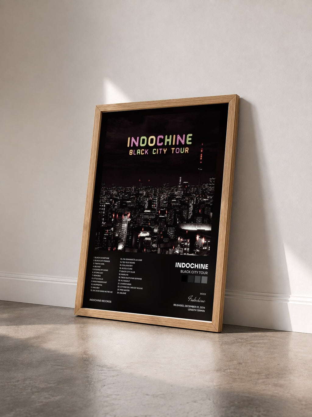 #bois Tableau de l'album Black City Tour de Indochine vu de trois quarts, cadre en bois brut