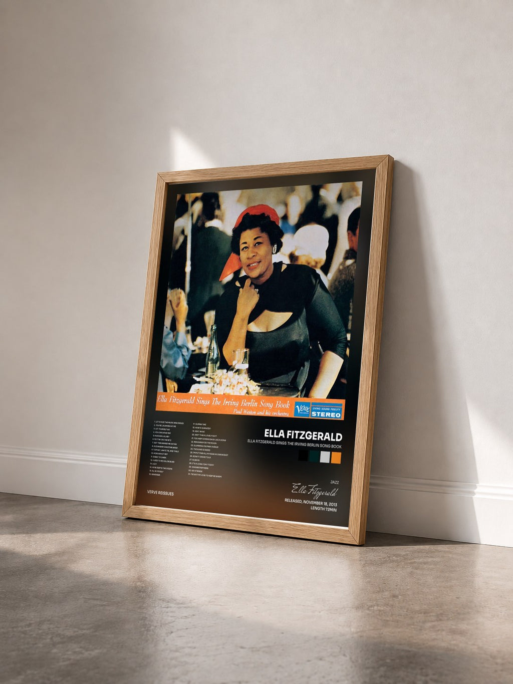 #bois Tableau de l'album Ella Fitzgerald Sings The Irving Berlin Song Book de Ella Fitzgerald vu de trois quarts, cadre en bois brut