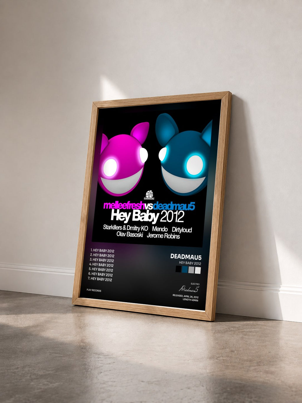#bois Tableau de l'album Hey Baby 2012 de Deadmau5 vu de trois quarts, cadre en bois brut