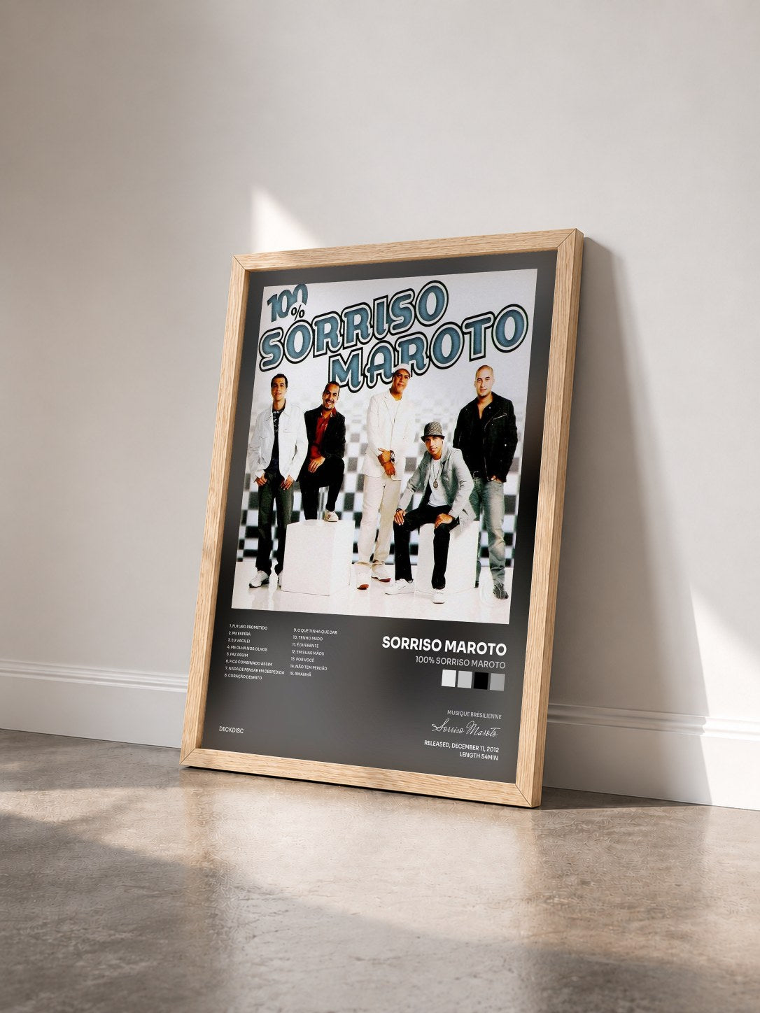 #bois Tableau de l'album 100% Sorriso Maroto de Sorriso Maroto vu de trois quarts, cadre en bois brut