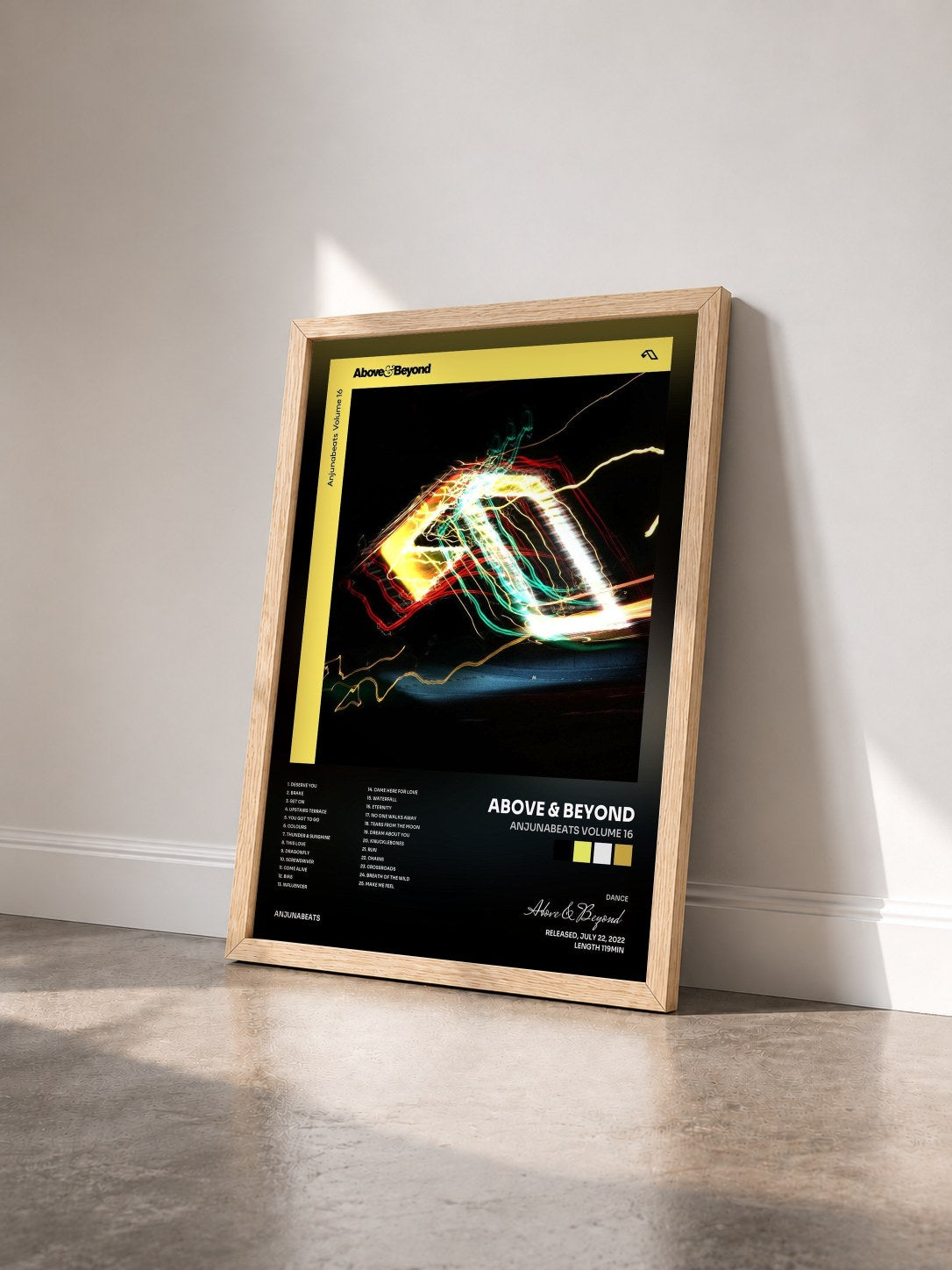 #bois Tableau de l'album Anjunabeats Volume 16 de Above & Beyond vu de trois quarts, cadre en bois brut