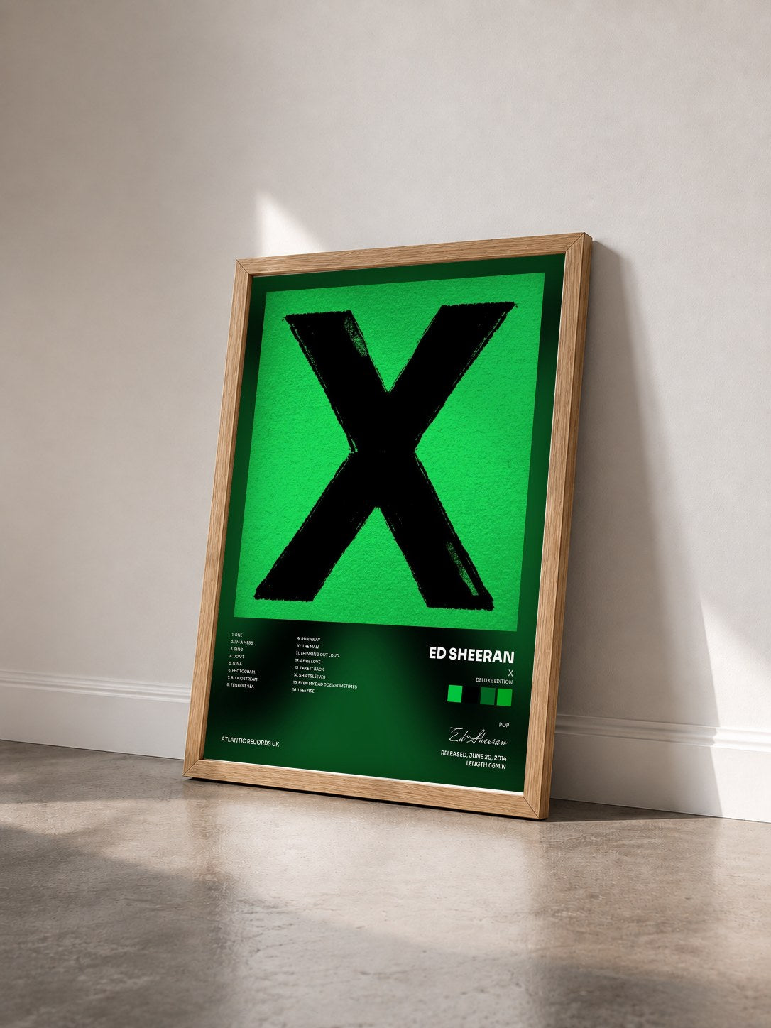 #bois Tableau de l'album x (Deluxe Edition) de Ed Sheeran vu de trois quarts, cadre en bois brut
