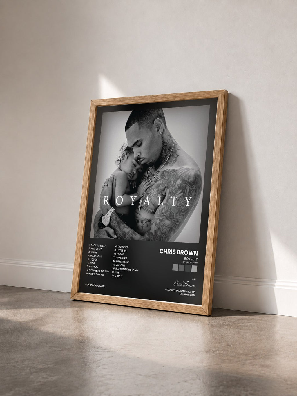 #bois Tableau de l'album Royalty (Deluxe Version) de Chris Brown vu de trois quarts, cadre en bois brut