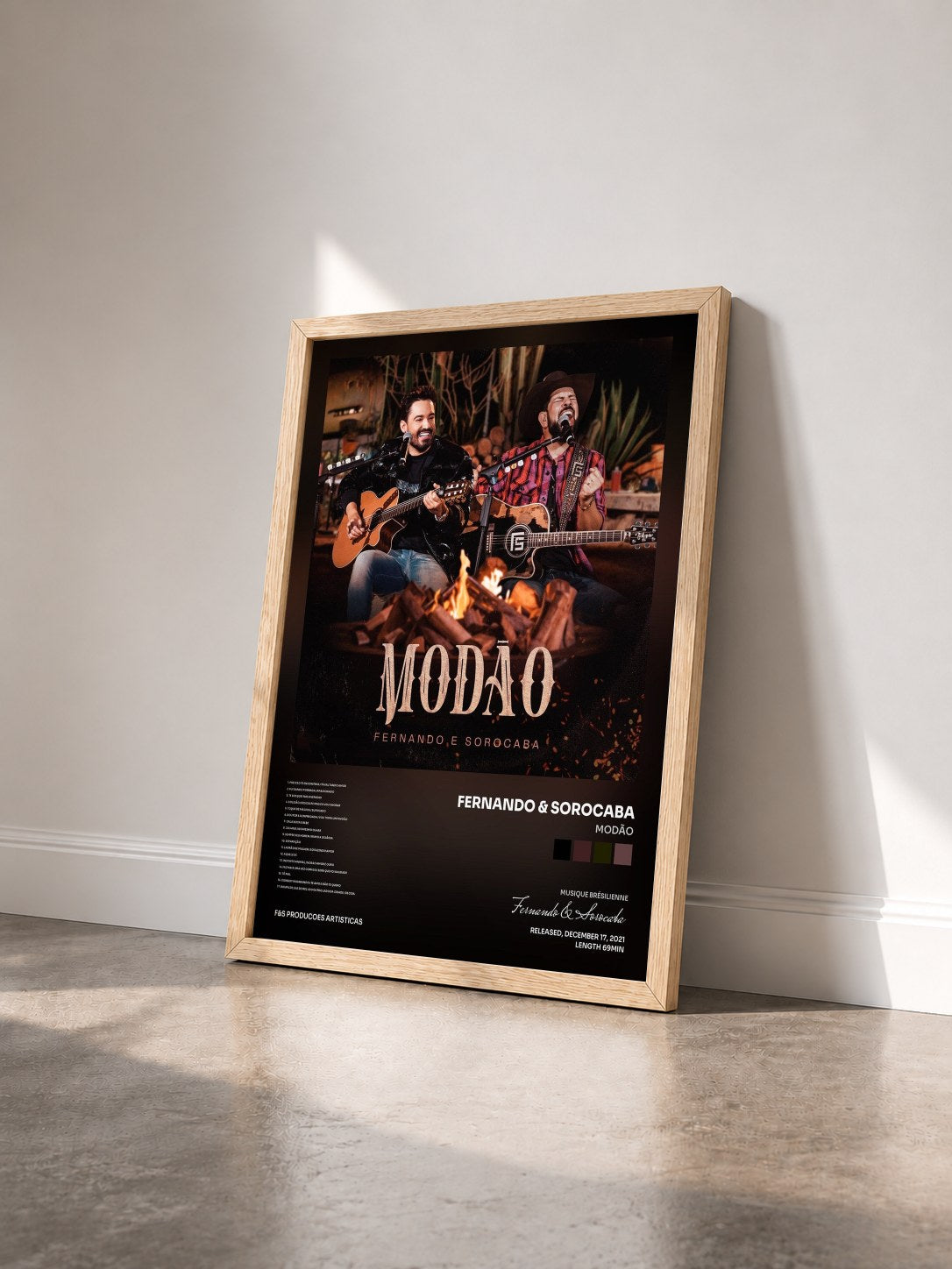 #bois Tableau de l'album MODÃO de Fernando & Sorocaba vu de trois quarts, cadre en bois brut