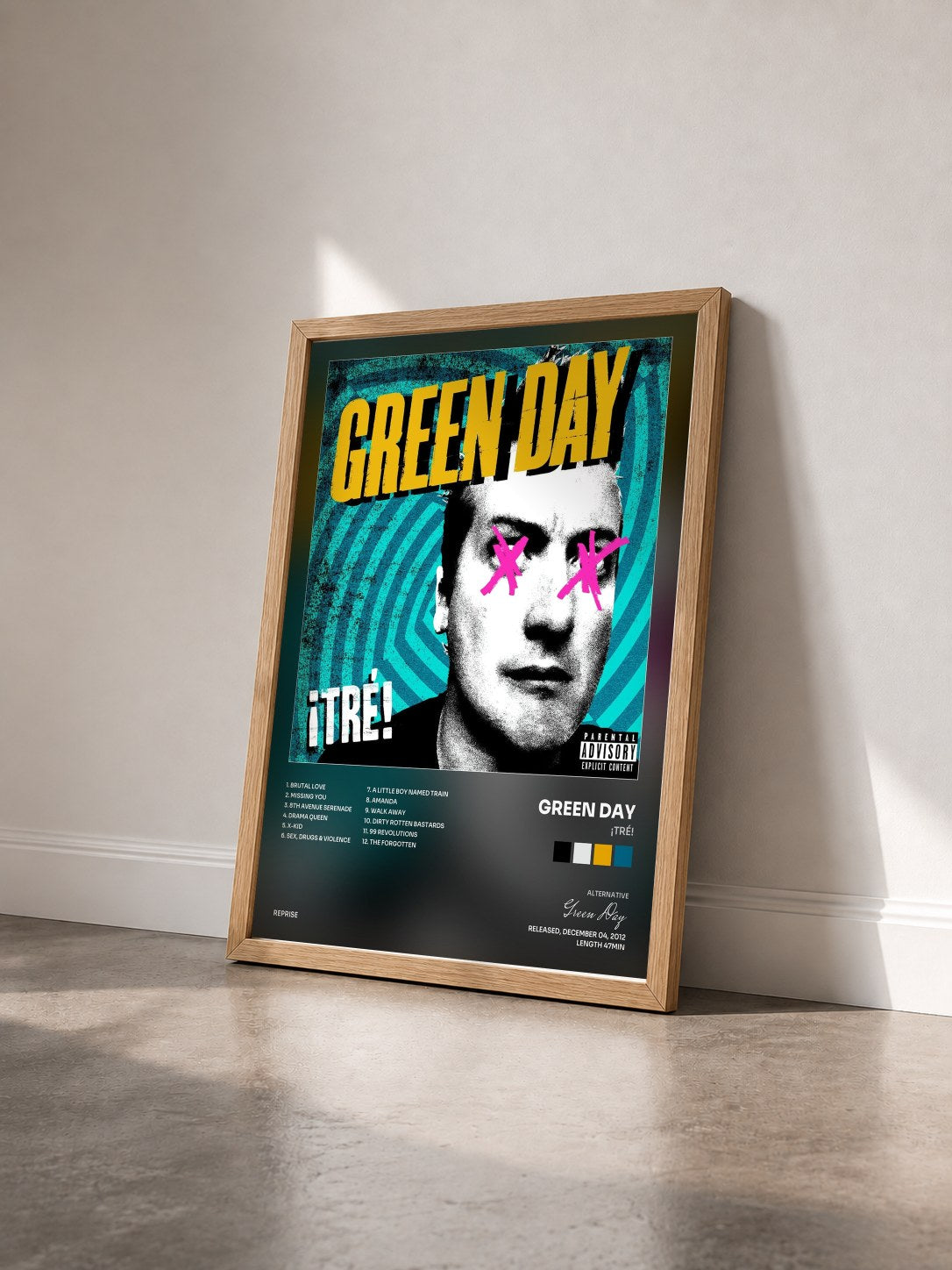 #bois Tableau de l'album ¡TRÉ! de Green Day vu de trois quarts, cadre en bois brut