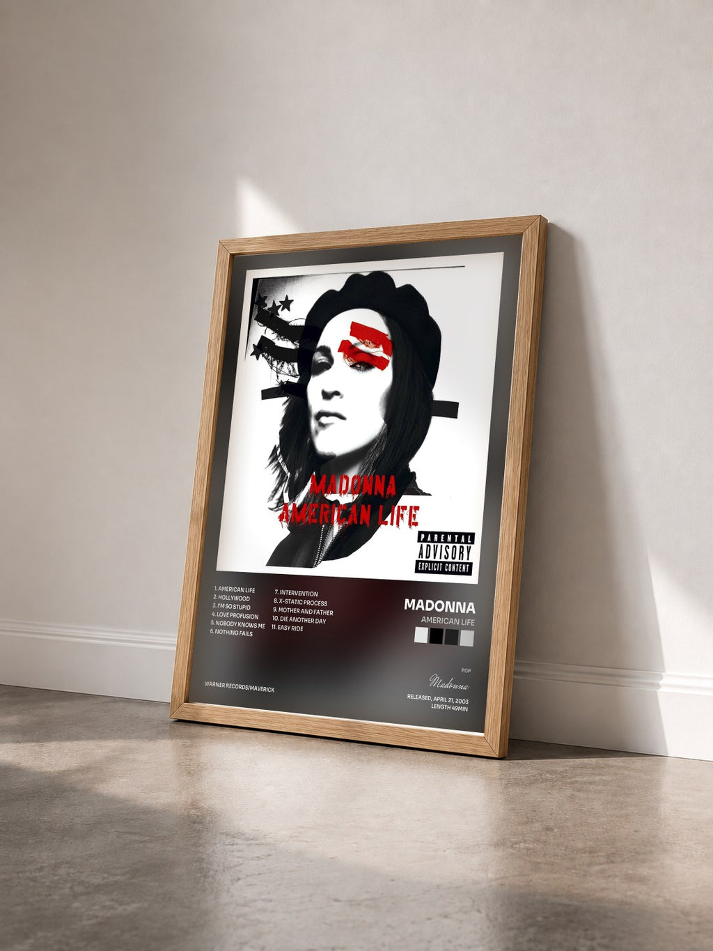 #bois Tableau de l'album American Life de Madonna vu de trois quarts, cadre en bois brut