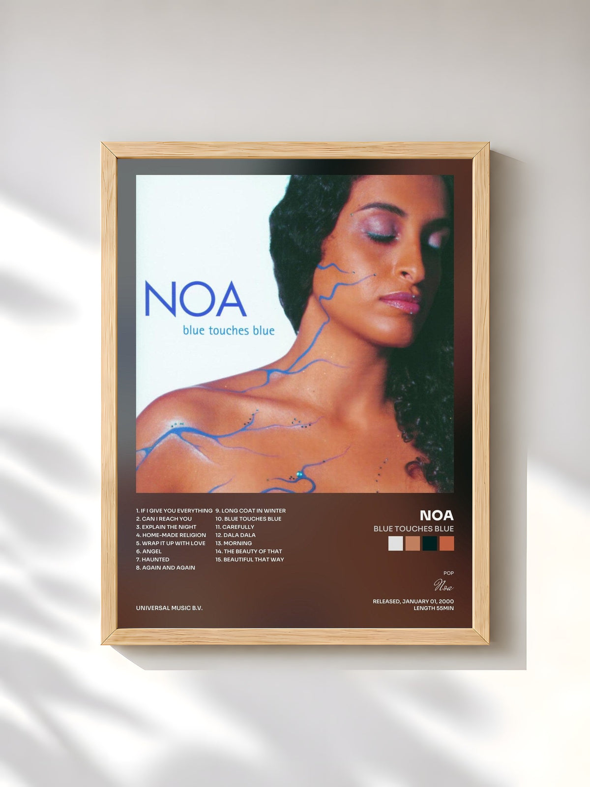 #bois Tableau de l'album Blue Touches Blue de Noa, cadre en bois brut, imprimé et encadré en France
