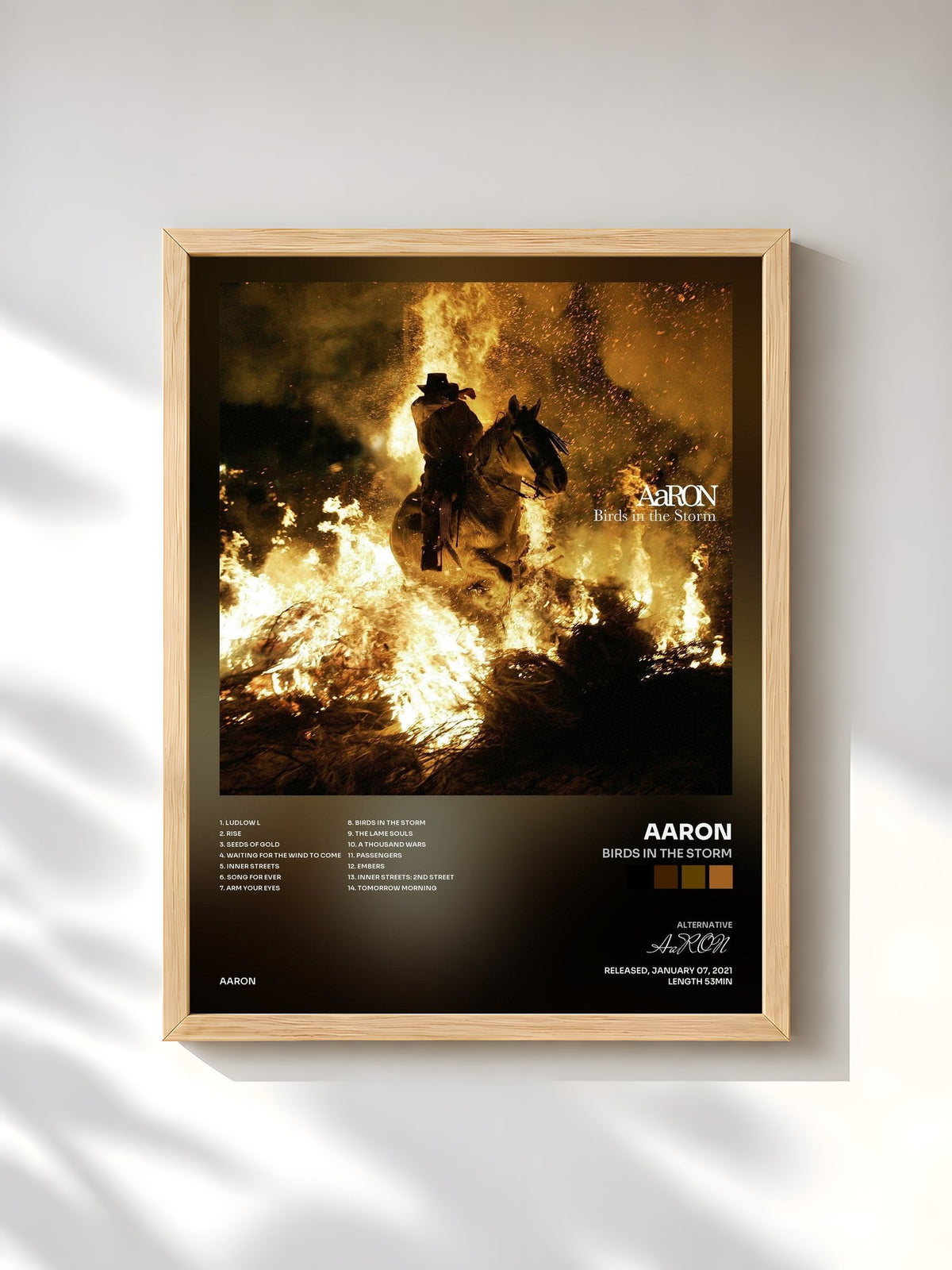 #bois Tableau de l'album Birds in the Storm de AaRON, cadre en bois brut, imprimé et encadré en France