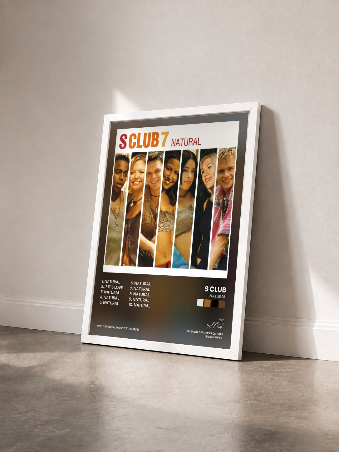#blanc Tableau de l'album Natural de S Club vu de trois quarts, cadre blanc