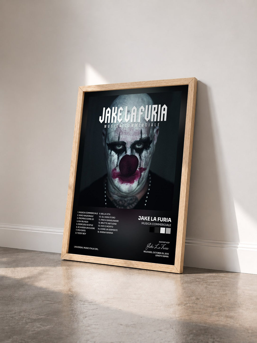 #bois Tableau de l'album Musica Commerciale de Jake La Furia vu de trois quarts, cadre en bois brut