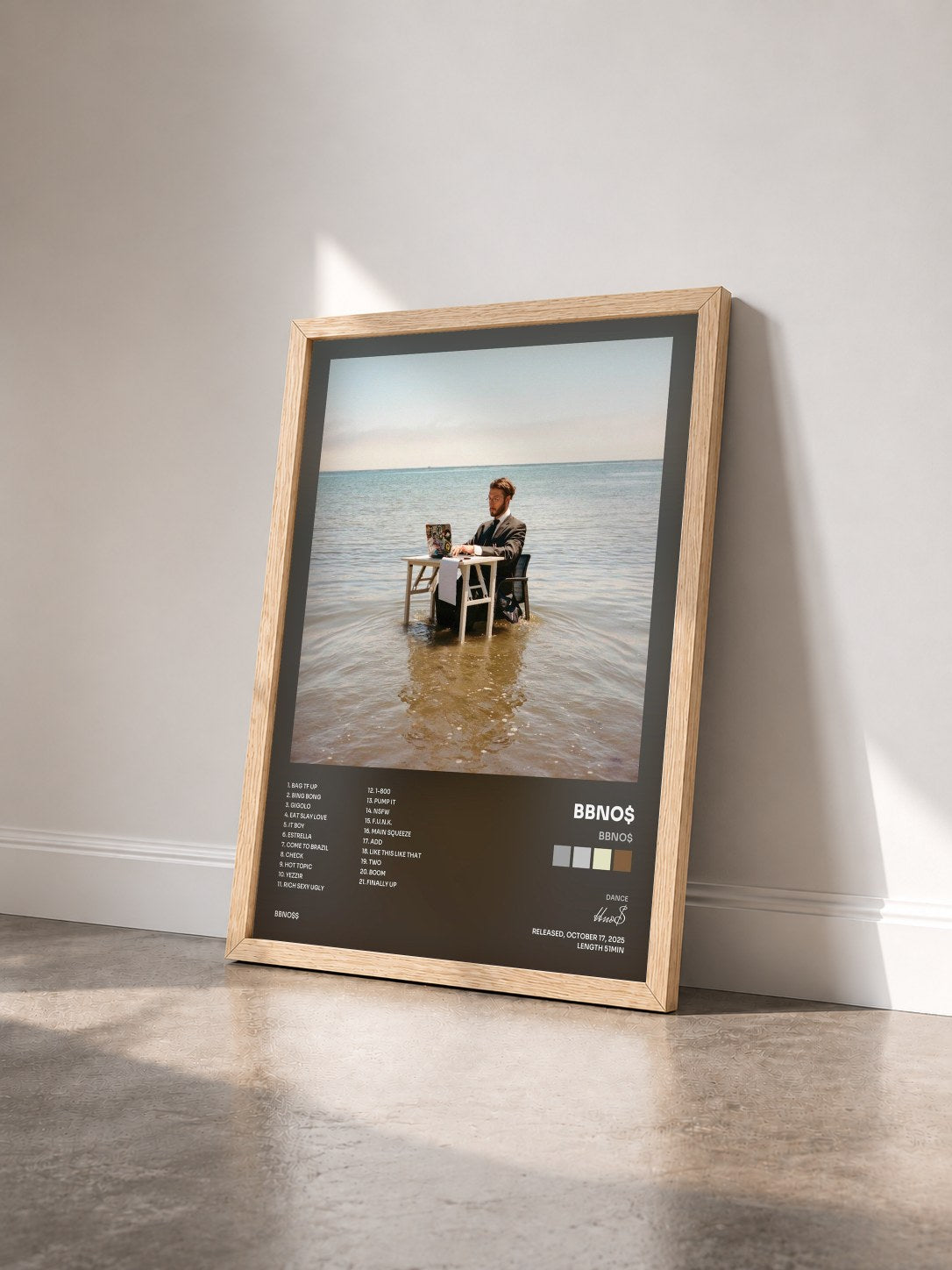 #bois Tableau de l'album bbno$ de bbno$ vu de trois quarts, cadre en bois brut