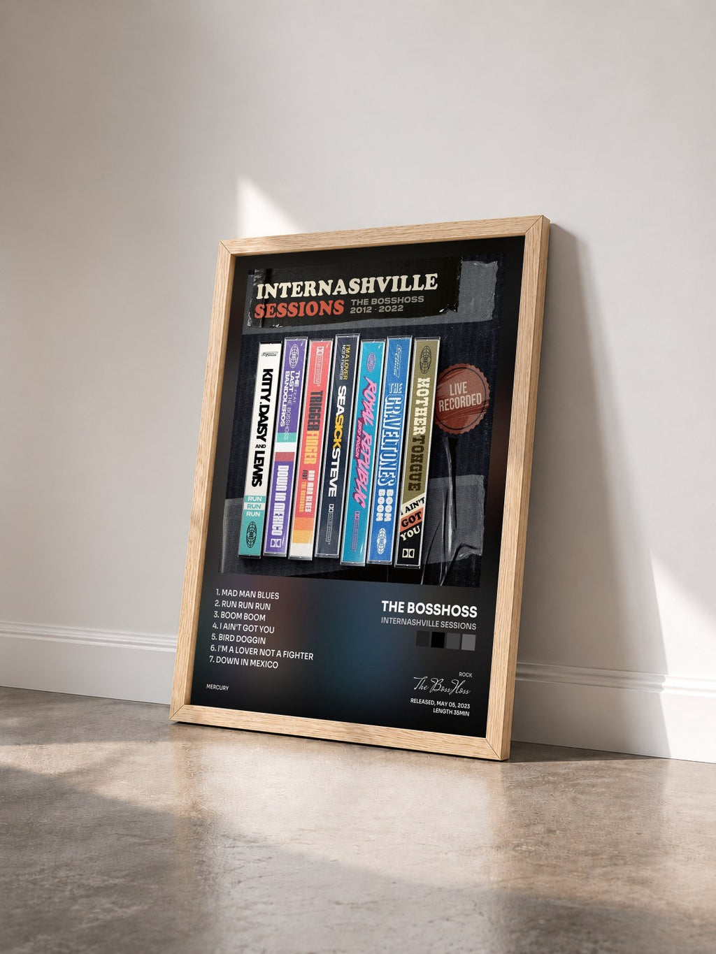 #bois Tableau de l'album Internashville Sessions de The BossHoss vu de trois quarts, cadre en bois brut