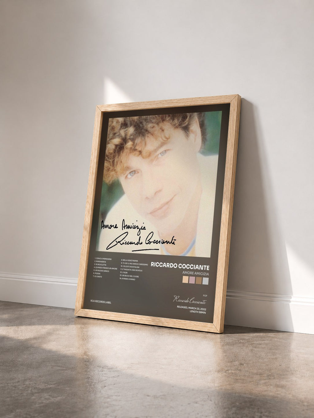 #bois Tableau de l'album Amore Amicizia de Riccardo Cocciante vu de trois quarts, cadre en bois brut