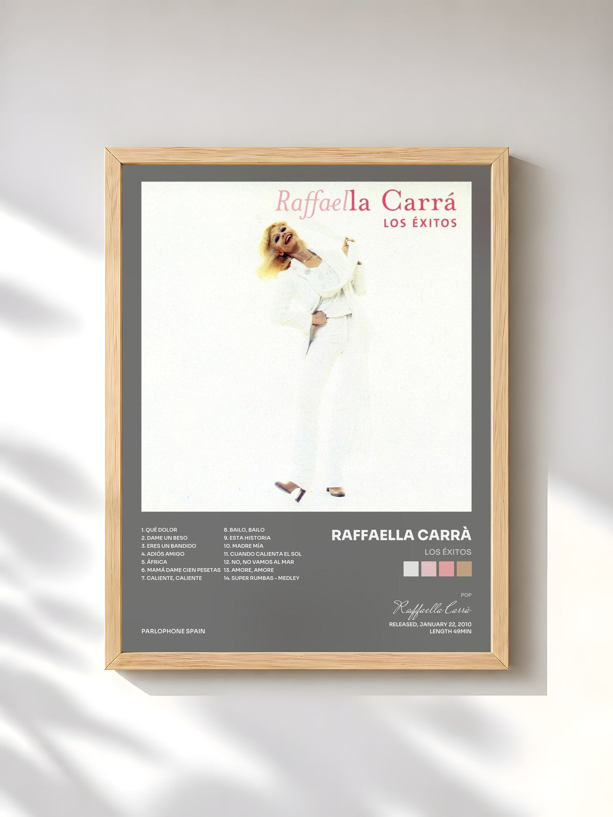 #bois Tableau de l'album Los éxitos de Raffaella Carrà, cadre en bois brut, imprimé et encadré en France