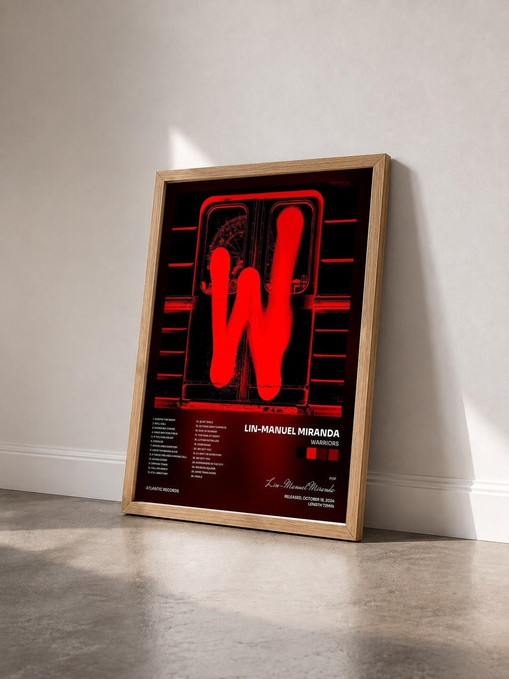 #bois Tableau de l'album Warriors de Lin-Manuel Miranda vu de trois quarts, cadre en bois brut