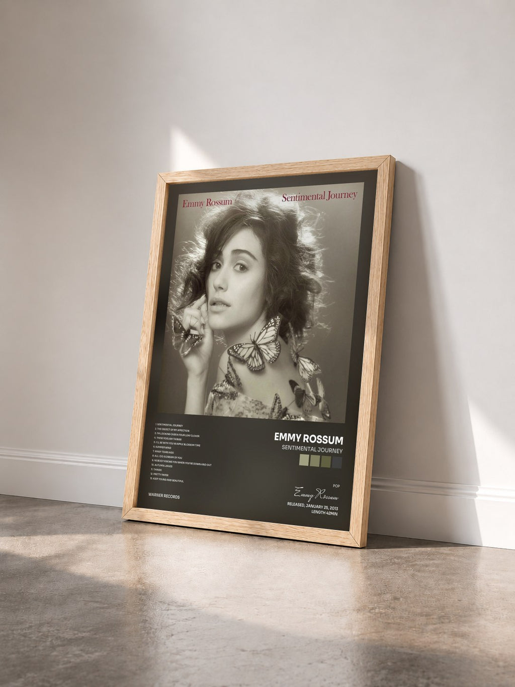#bois Tableau de l'album Sentimental Journey de Emmy Rossum vu de trois quarts, cadre en bois brut