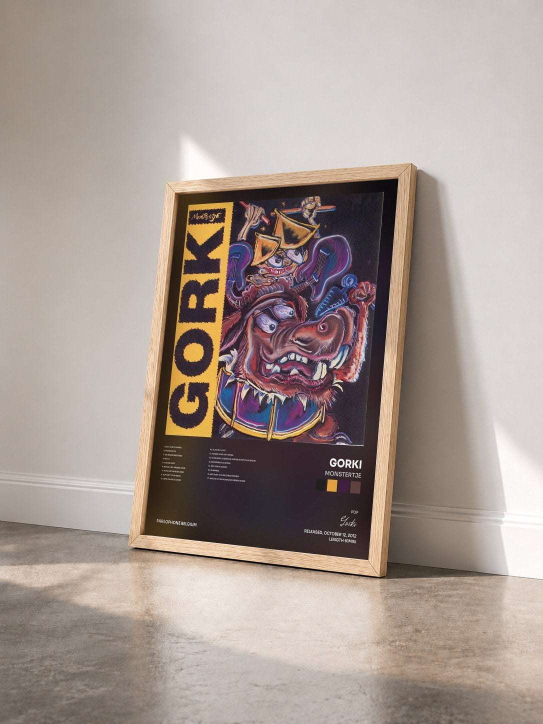 #bois Tableau de l'album Monstertje de Gorki vu de trois quarts, cadre en bois brut