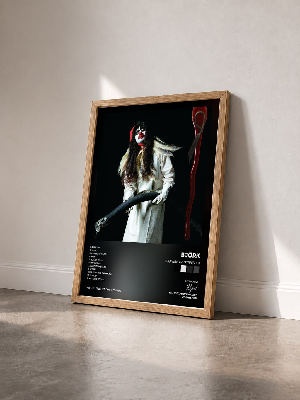 #bois Tableau de l'album Drawing Restraint 9 de Björk vu de trois quarts, cadre en bois brut