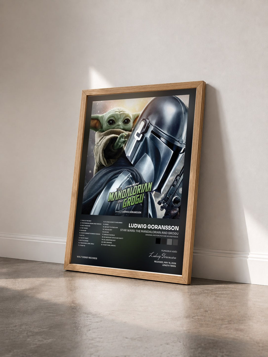 #bois Tableau de l'album Star Wars: The Mandalorian and Grogu (Original Motion Picture Soundtrack) de Ludwig Goransson vu de trois quarts, cadre en bois brut