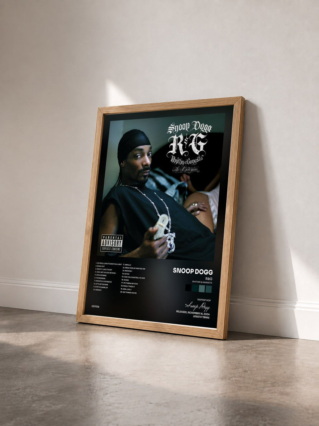 #bois Tableau de l'album R&G (Rhythm & Gangsta): The Masterpiece de Snoop Dogg vu de trois quarts, cadre en bois brut