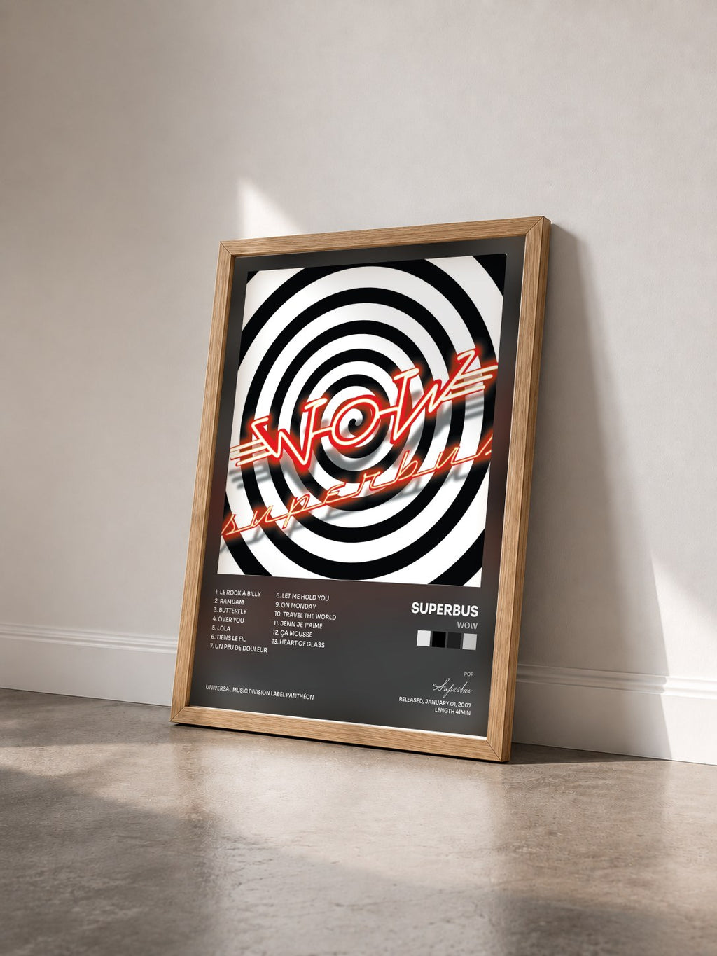 #bois Tableau de l'album Wow de Superbus vu de trois quarts, cadre en bois brut