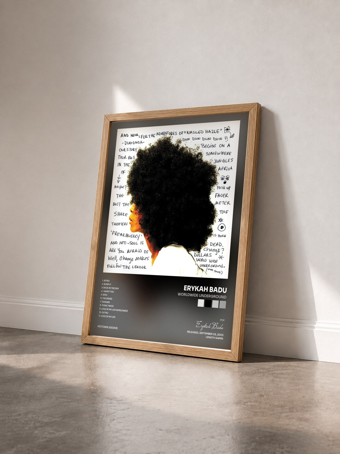 #bois Tableau de l'album Worldwide Underground de Erykah Badu vu de trois quarts, cadre en bois brut