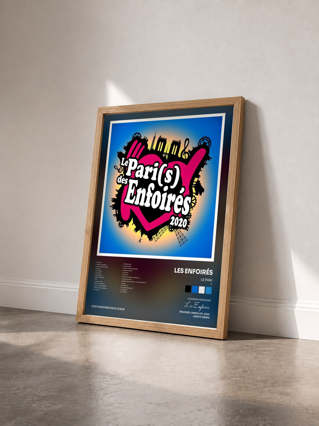 #bois Tableau de l'album Le Pari(s) des Enfoirés 2020 de Les Enfoirés vu de trois quarts, cadre en bois brut
