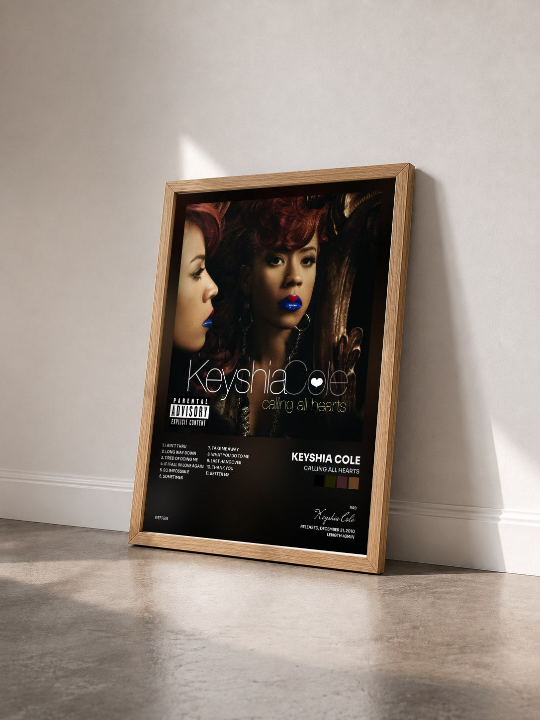 #bois Tableau de l'album Calling All Hearts de Keyshia Cole vu de trois quarts, cadre en bois brut