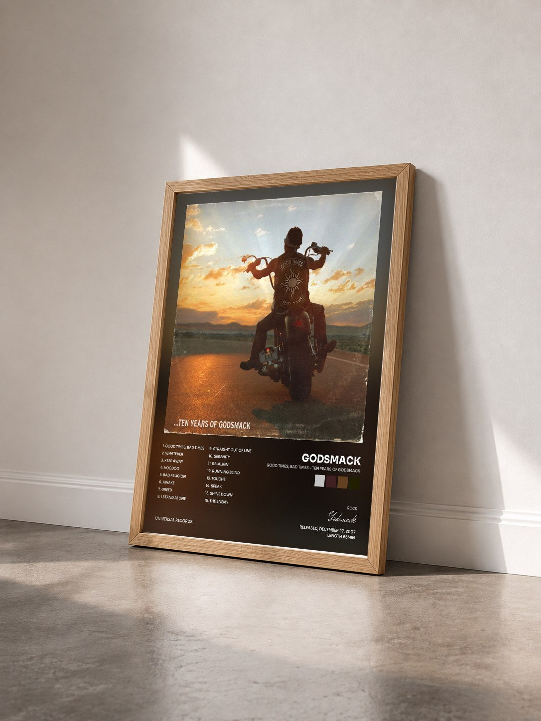 #bois Tableau de l'album Good Times, Bad Times - Ten Years of Godsmack de Godsmack vu de trois quarts, cadre en bois brut
