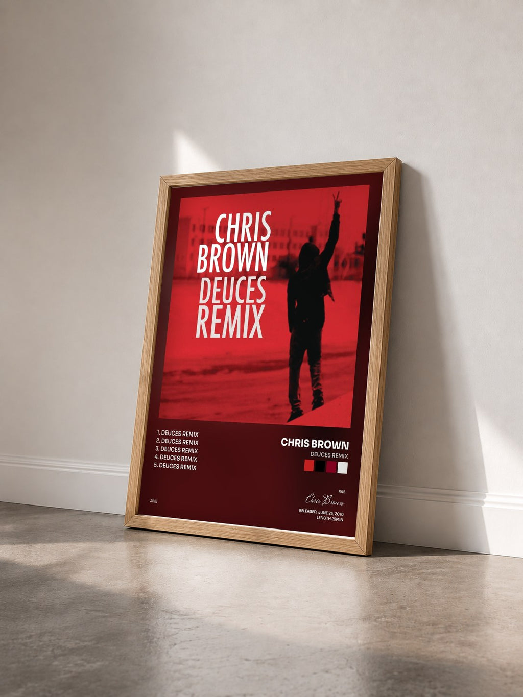 #bois Tableau de l'album Deuces Remix de Chris Brown vu de trois quarts, cadre en bois brut