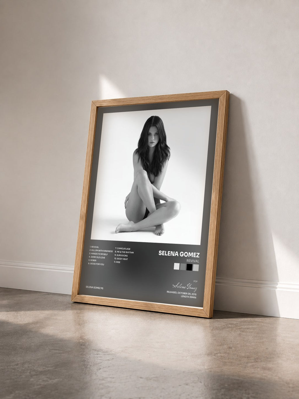 #bois Tableau de l'album Revival de Selena Gomez vu de trois quarts, cadre en bois brut