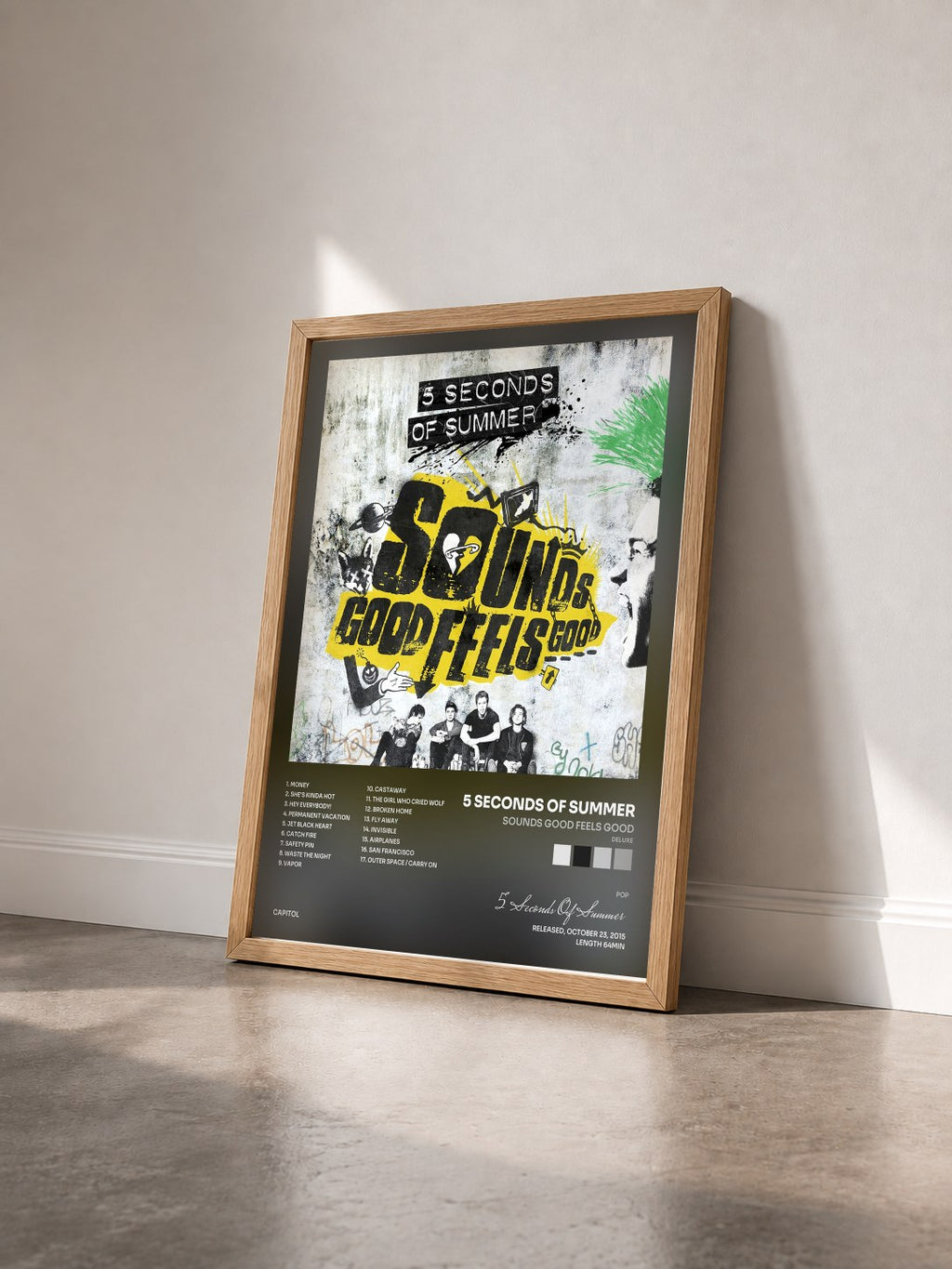 #bois Tableau de l'album Sounds Good Feels Good (Deluxe) de 5 Seconds Of Summer vu de trois quarts, cadre en bois brut