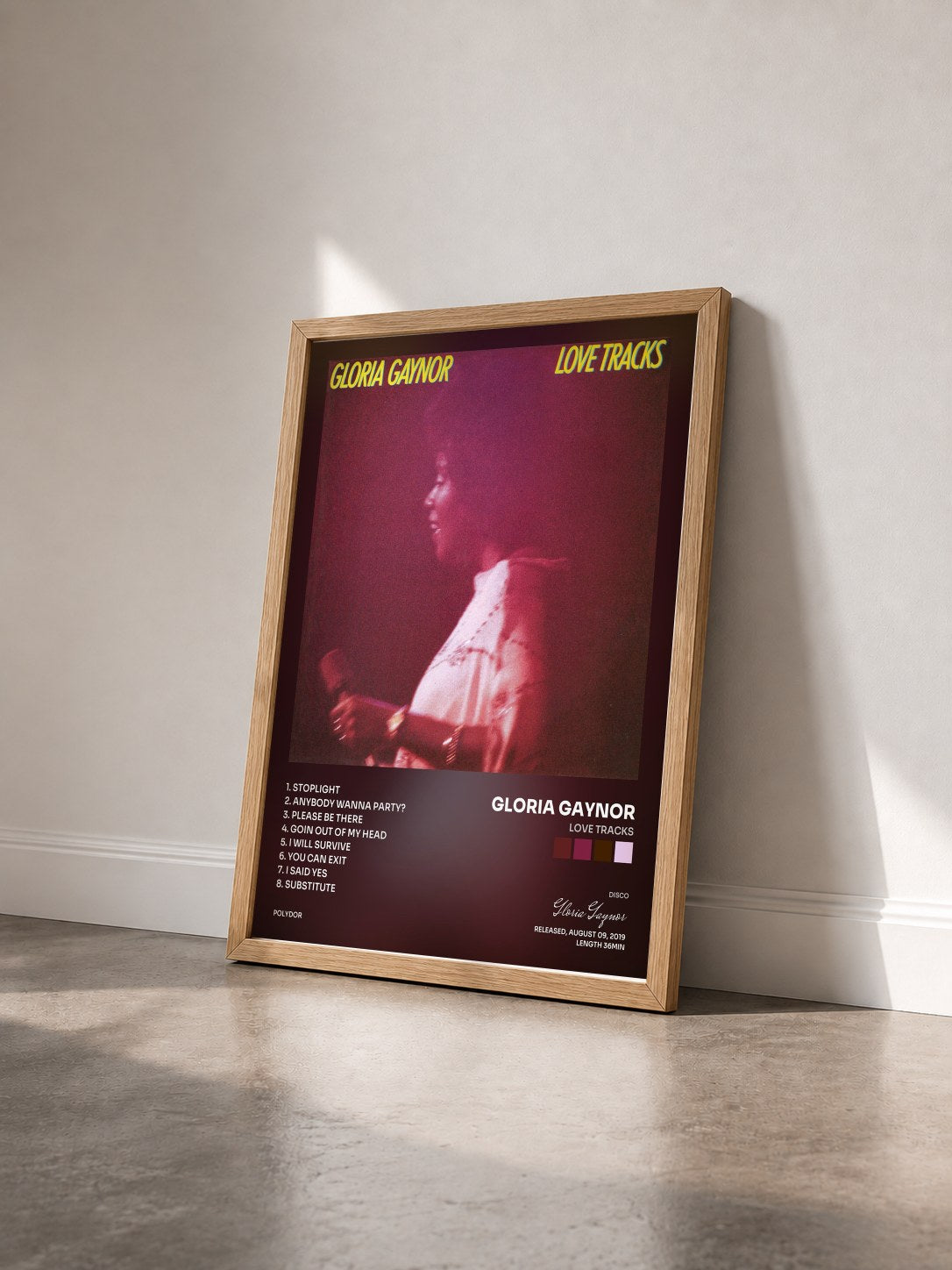#bois Tableau de l'album Love Tracks de Gloria Gaynor vu de trois quarts, cadre en bois brut