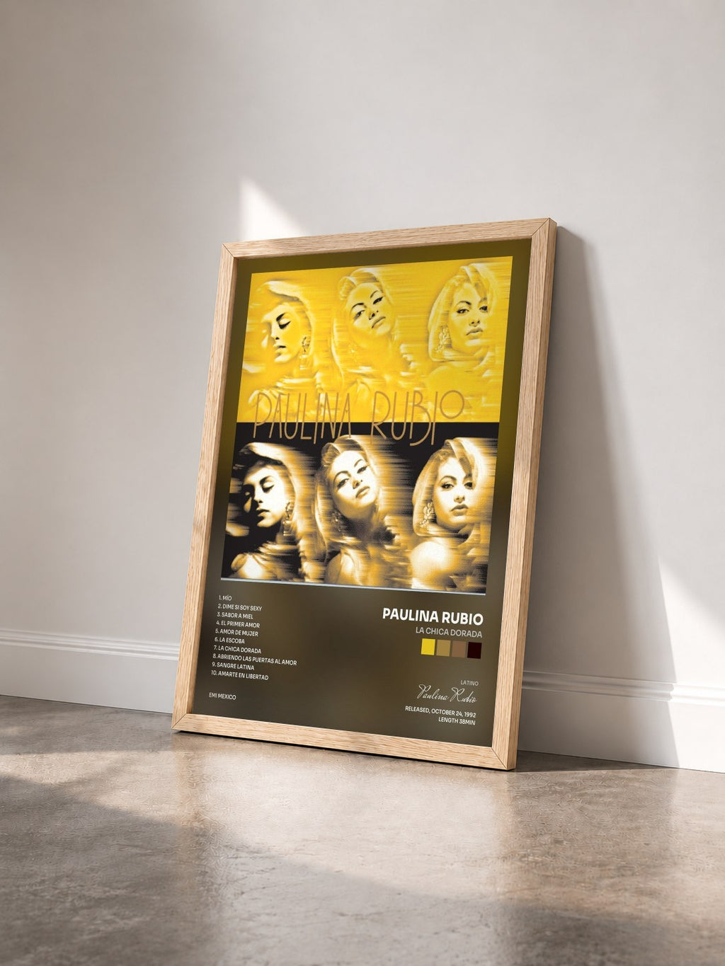#bois Tableau de l'album La Chica Dorada de Paulina Rubio vu de trois quarts, cadre en bois brut