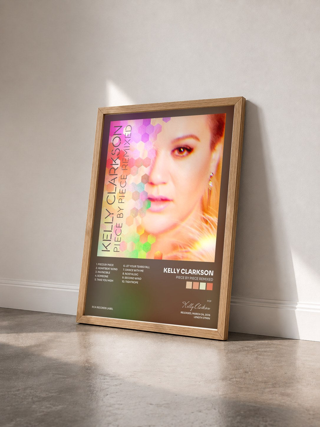 #bois Tableau de l'album Piece By Piece Remixed de Kelly Clarkson vu de trois quarts, cadre en bois brut