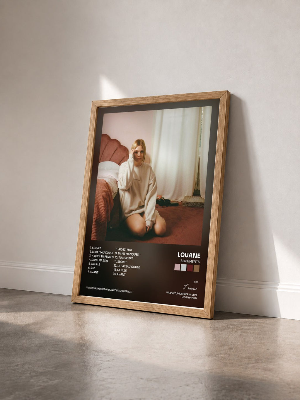 #bois Tableau de l'album Sentiments de Louane vu de trois quarts, cadre en bois brut