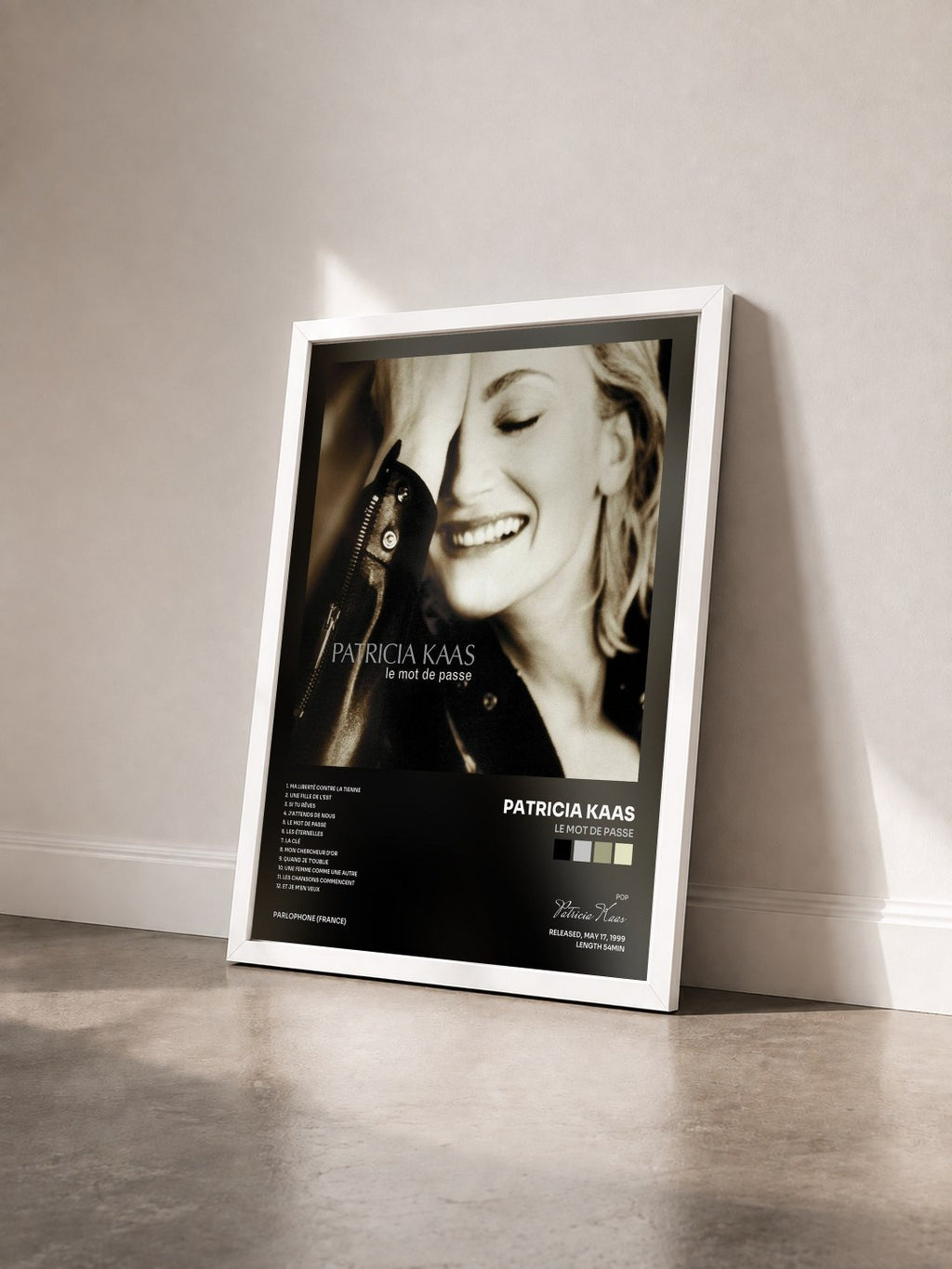 #blanc Tableau de l'album Le Mot De Passe de Patricia Kaas vu de trois quarts, cadre blanc