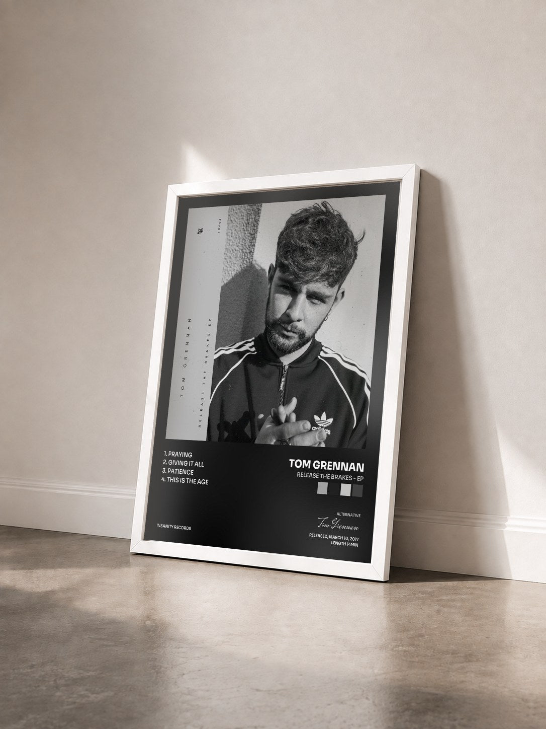 #blanc Tableau de l'album Release the Brakes - EP de Tom Grennan vu de trois quarts, cadre blanc