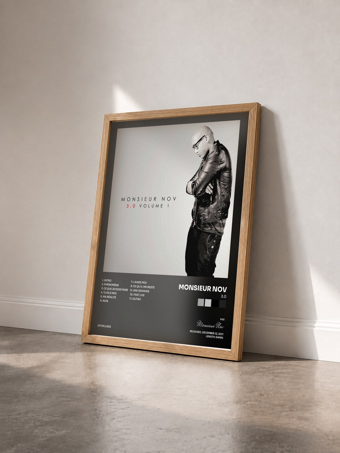 #bois Tableau de l'album 3.0 de Monsieur Nov vu de trois quarts, cadre en bois brut