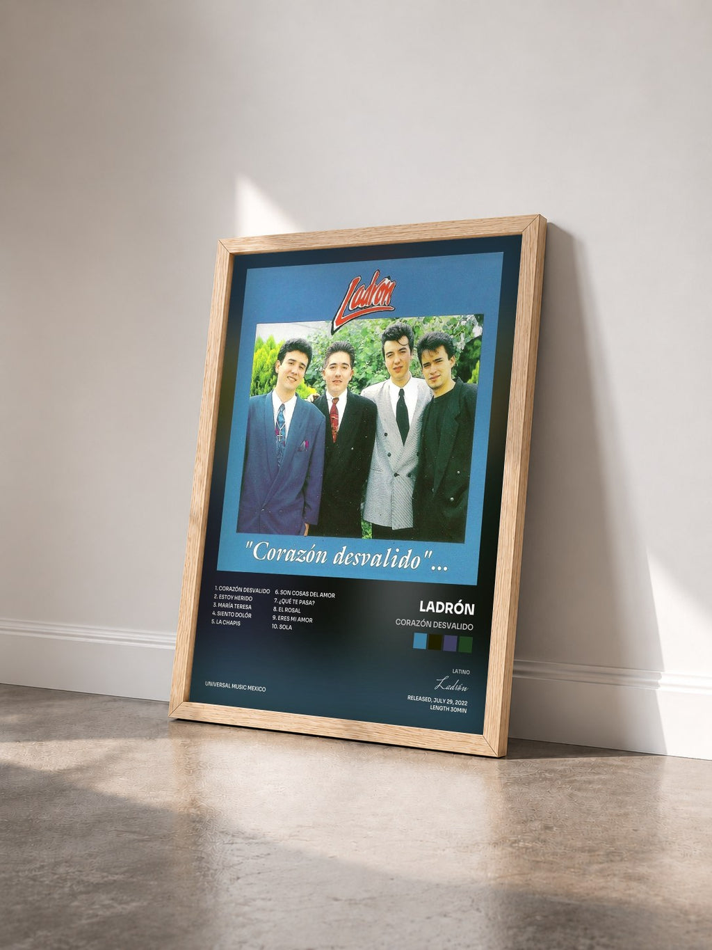 #bois Tableau de l'album Corazón Desvalido de Ladrón vu de trois quarts, cadre en bois brut