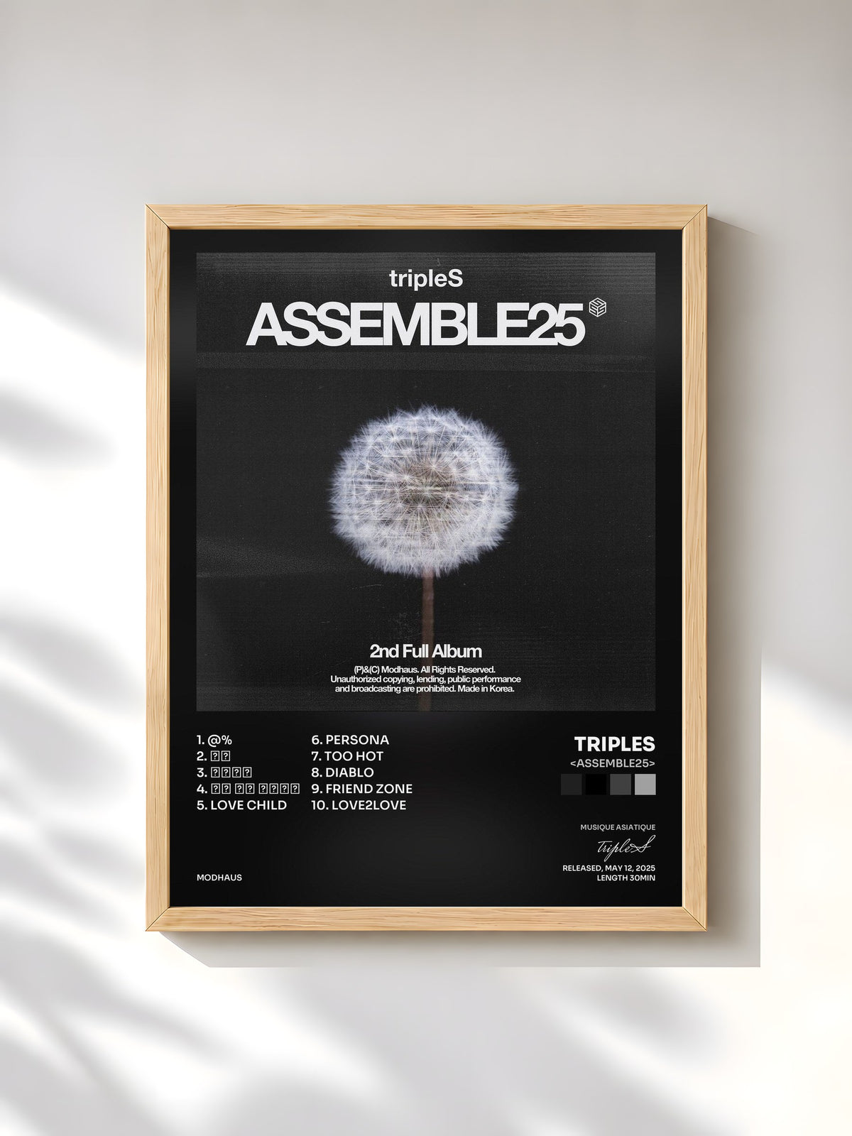 #bois Tableau de l'album <ASSEMBLE25> de tripleS, cadre en bois brut, imprimé et encadré en France
