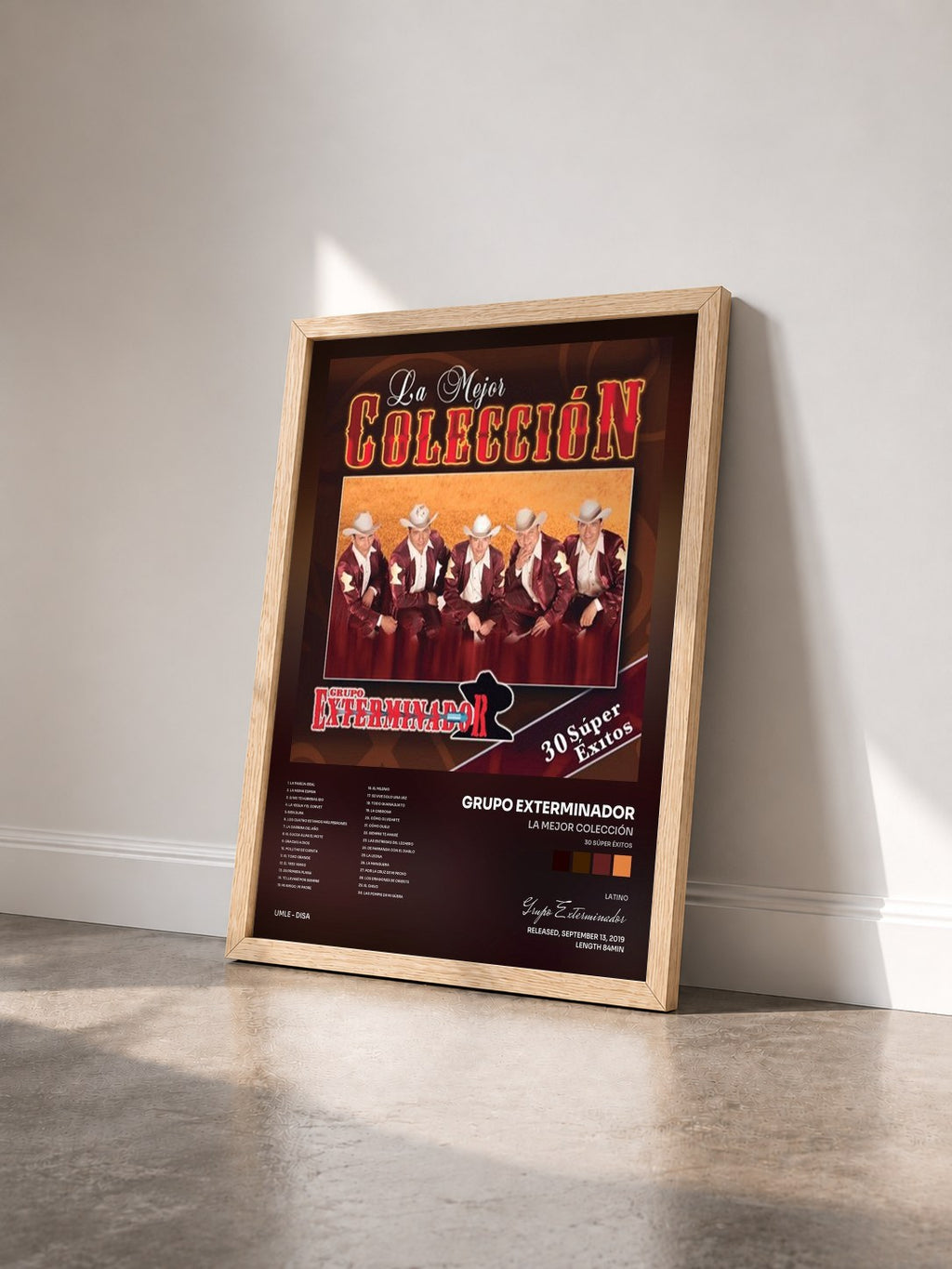 #bois Tableau de l'album La Mejor Colección (30 Súper Éxitos) de Grupo Exterminador vu de trois quarts, cadre en bois brut