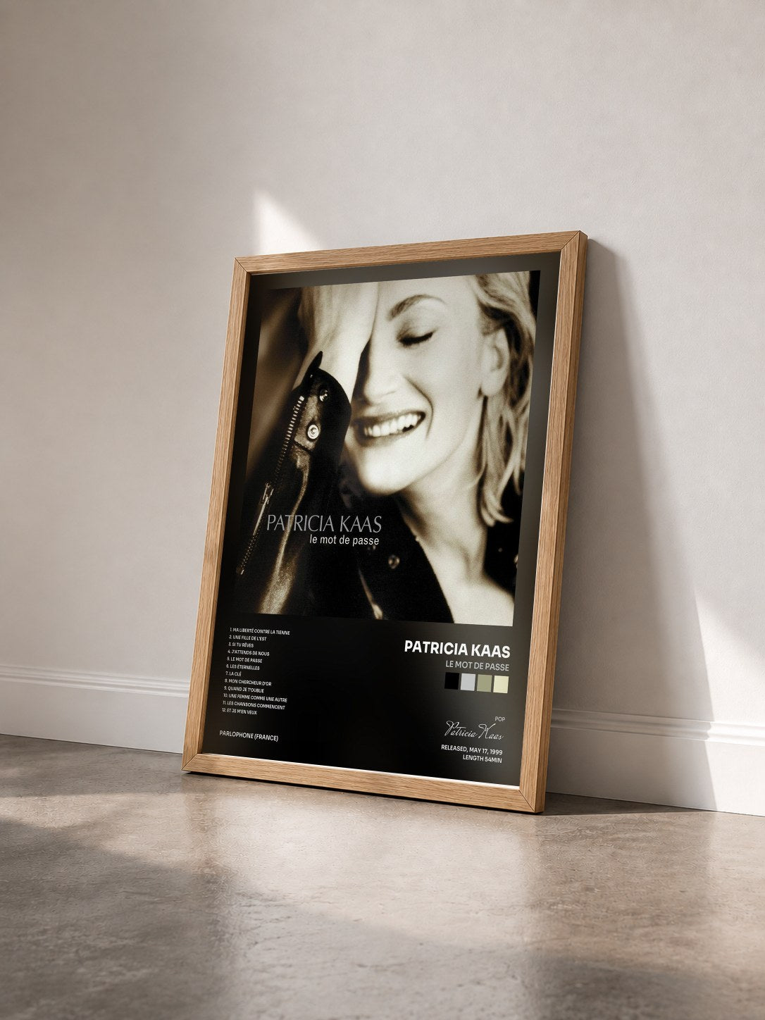#bois Tableau de l'album Le Mot De Passe de Patricia Kaas vu de trois quarts, cadre en bois brut