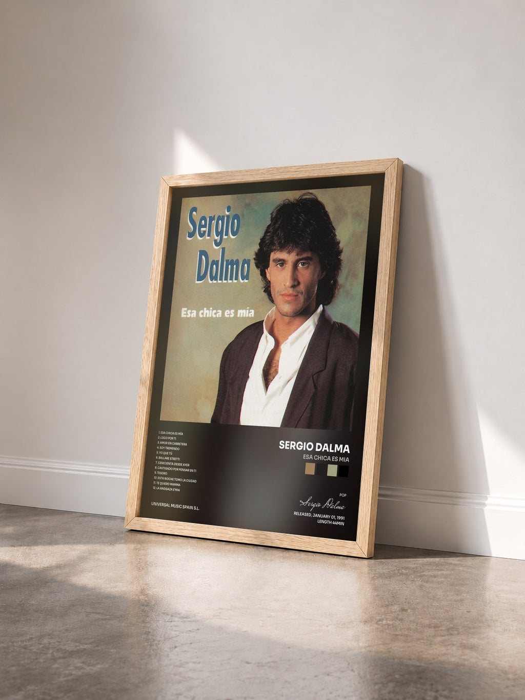 #bois Tableau de l'album Esa Chica Es Mia de Sergio Dalma vu de trois quarts, cadre en bois brut