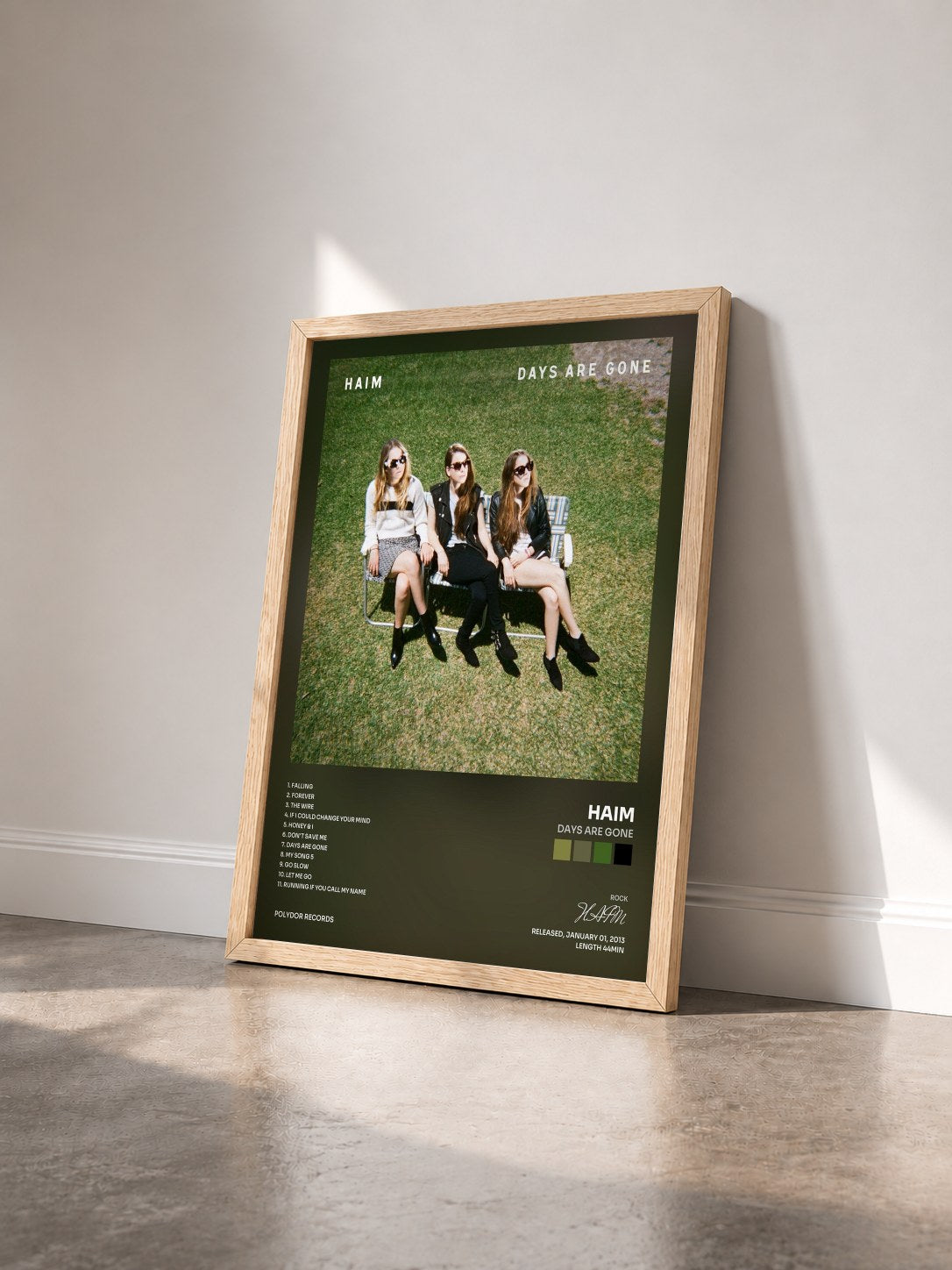 #bois Tableau de l'album Days Are Gone de HAIM vu de trois quarts, cadre en bois brut