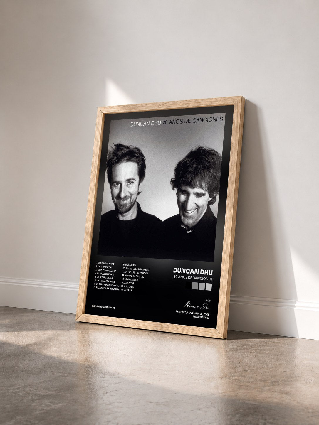 #bois Tableau de l'album 20 años de canciones de Duncan Dhu vu de trois quarts, cadre en bois brut