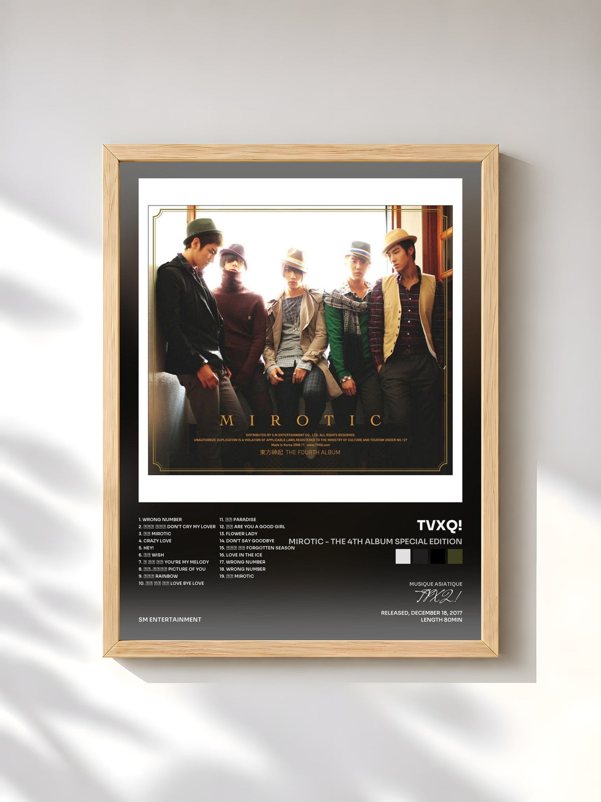 #bois Tableau de l'album MIROTIC - The 4th Album Special Edition de TVXQ!, cadre en bois brut, imprimé et encadré en France