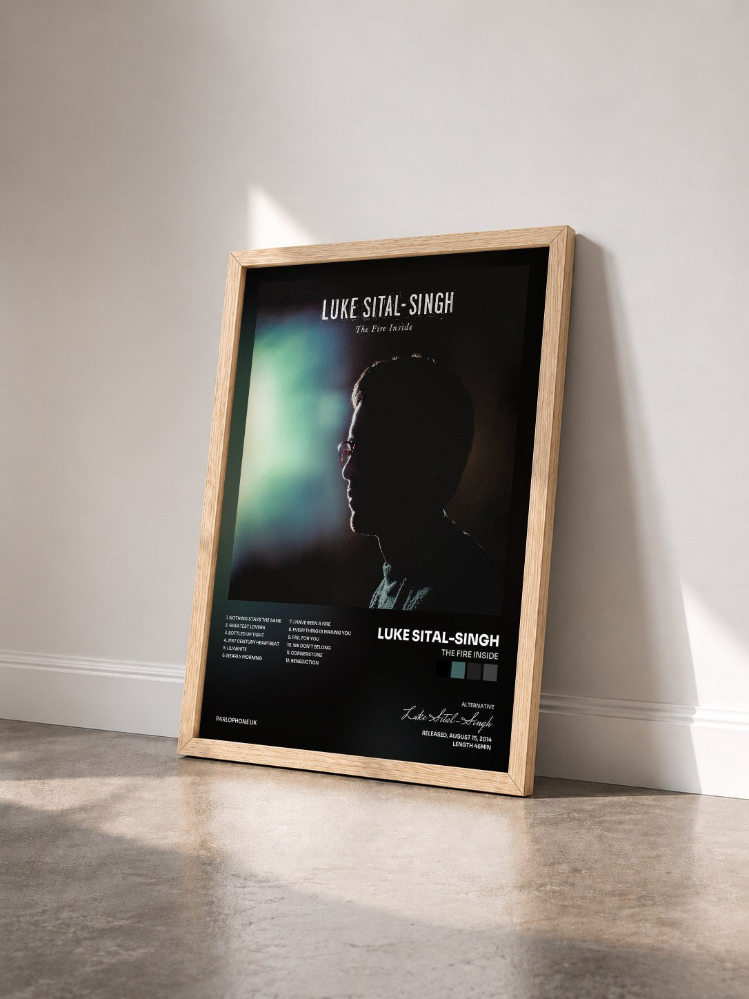 #bois Tableau de l'album The Fire Inside de Luke Sital-Singh vu de trois quarts, cadre en bois brut