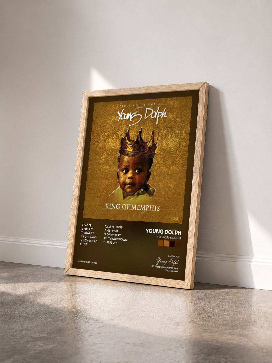 #bois Tableau de l'album King of Memphis de Young Dolph vu de trois quarts, cadre en bois brut