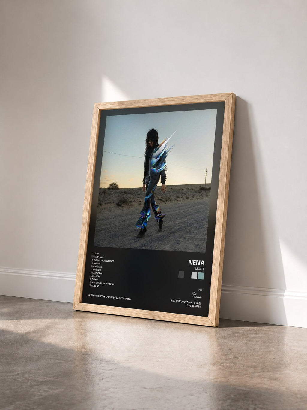 #bois Tableau de l'album LICHT de Nena vu de trois quarts, cadre en bois brut